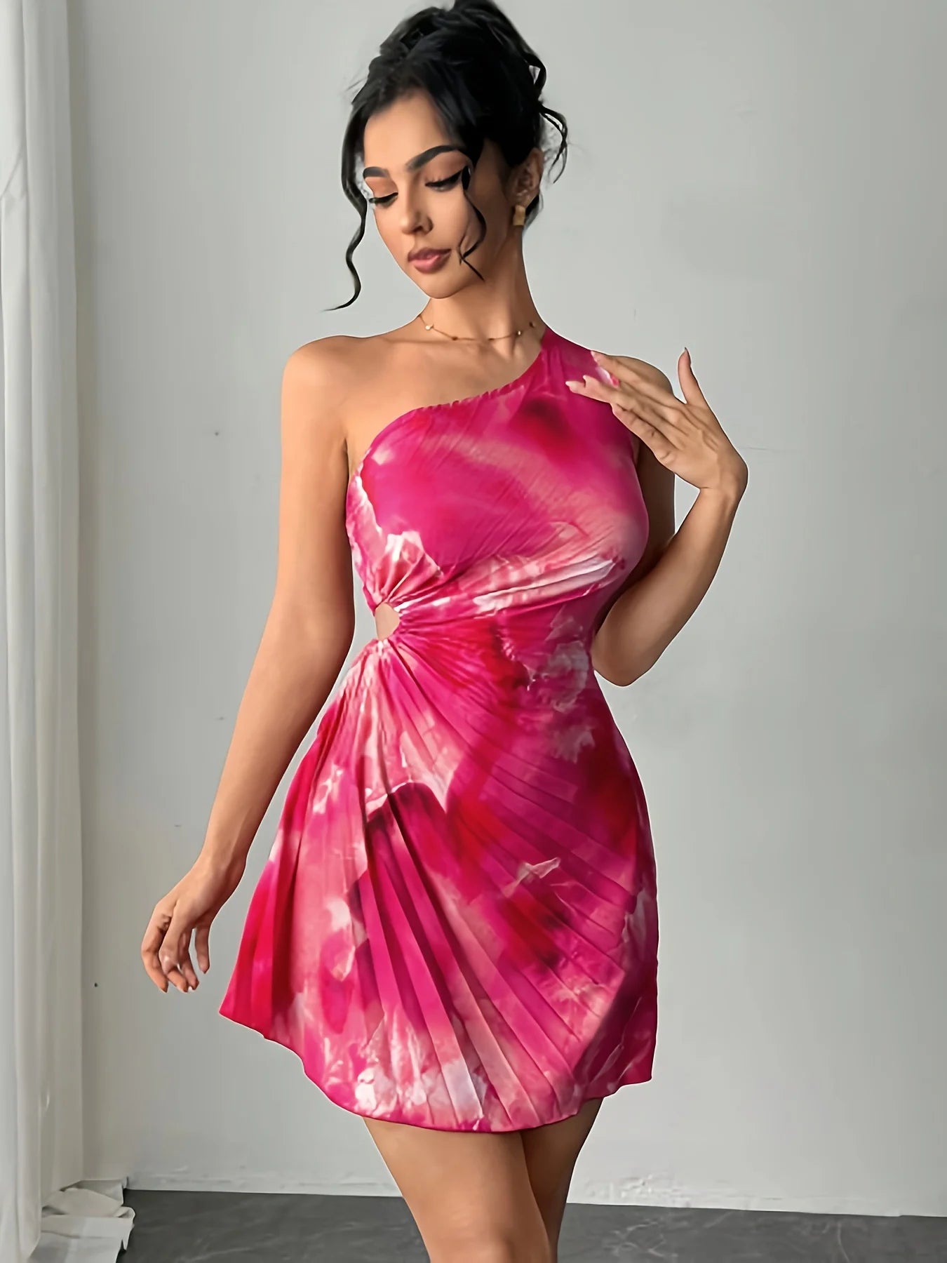 Vestido Elegante Estampado con Corte Asimétrico