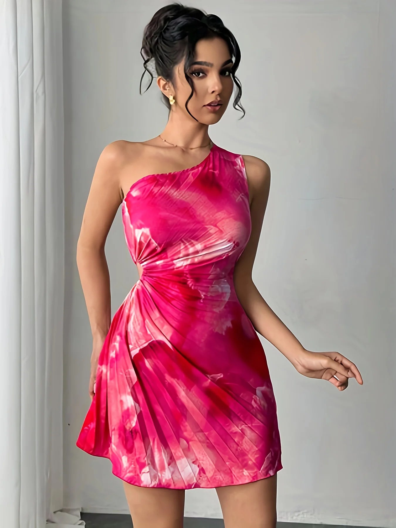 Vestido Elegante Estampado con Corte Asimétrico