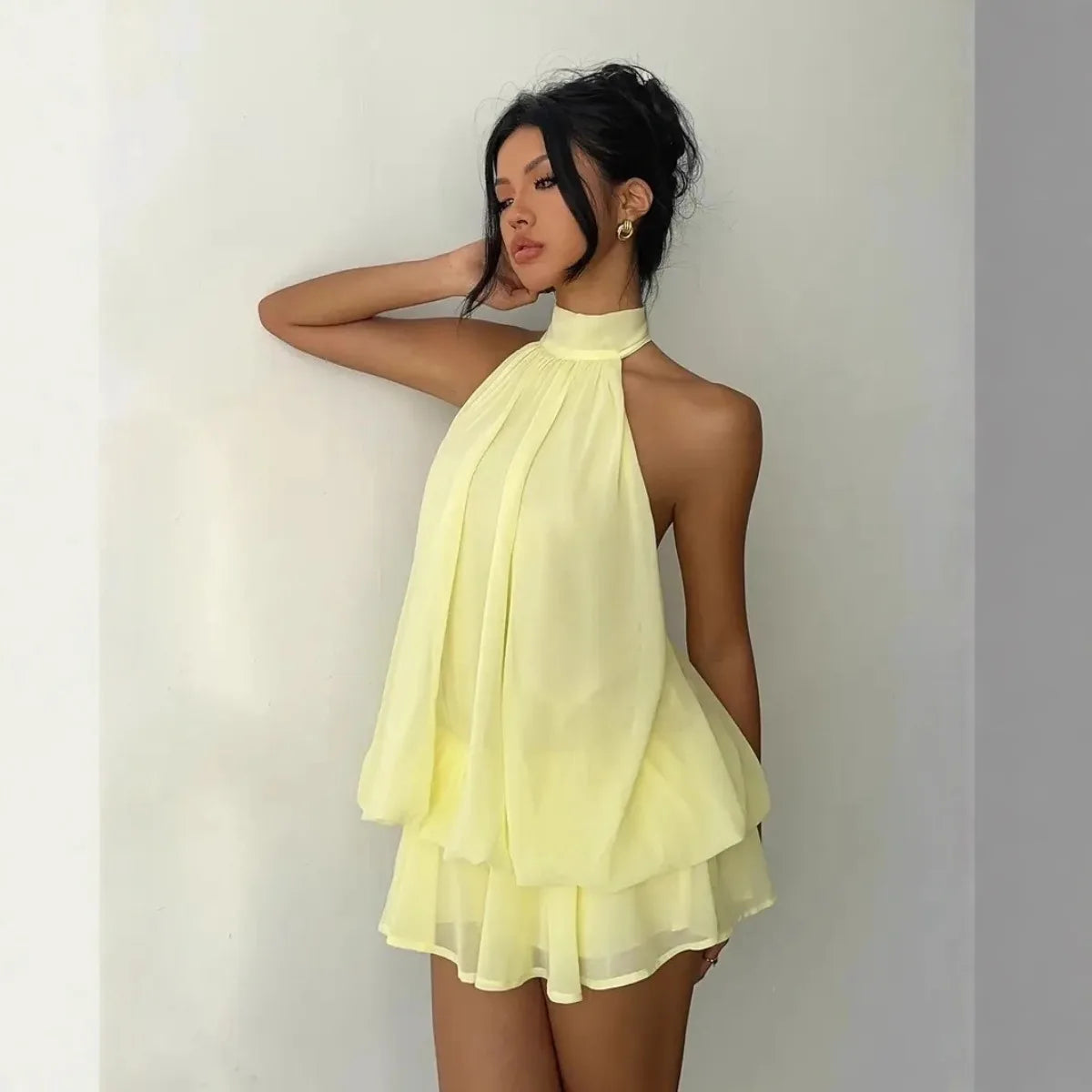 Vestido Mini Halter Transparente con Espalda Abierta